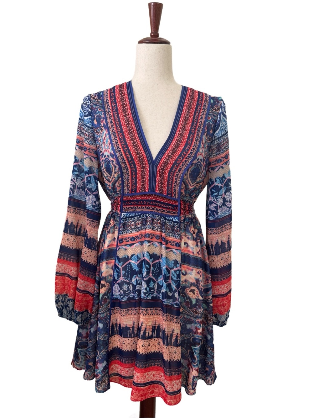 Bebe V Neck Long Sleeve Dress ⭐️ Like New